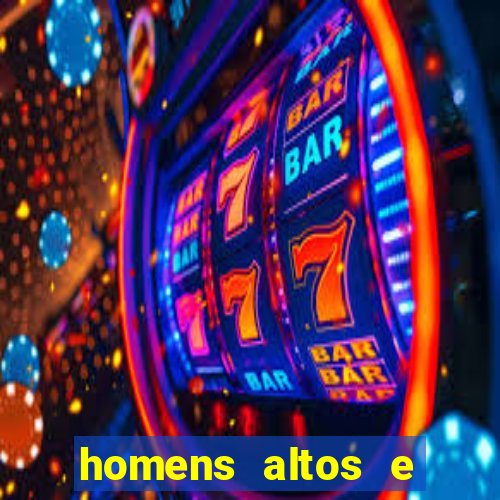 homens altos e sarados pelados